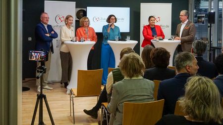 Hochschule Trier präsentiert und vernetzt sich beim Zukunftstreffer in der SWT Arena
