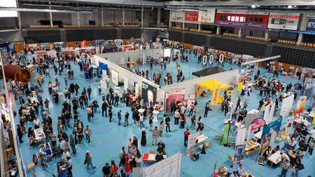 Hochschule Trier präsentiert und vernetzt sich beim Zukunftstreffer in der SWT Arena