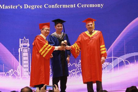 Strategisches JMC-Meeting und erste Abschlussfeier am Yantai Trier College