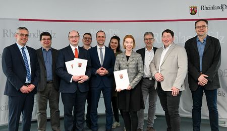 Namen v.l.n.r.: Prof. Dr. Andreas Biesdorf, Prof. Dr.-Ing. Percy Kampeis, Prof. Dr. Henrik te Heesen, Prof. Dr.-Ing. Michael Wahl, Clemens Hoch, Dr. Juliane Tatarinov, Prof. Dr. Dorit Schumann, Prof. Dr. Klaus-Peter Koch, Prof. Dr.-Ing. Matthias Vette-Steinkamp, Prof. Dr. Stefan Naumann / ©MWG/Kristina Schäfer