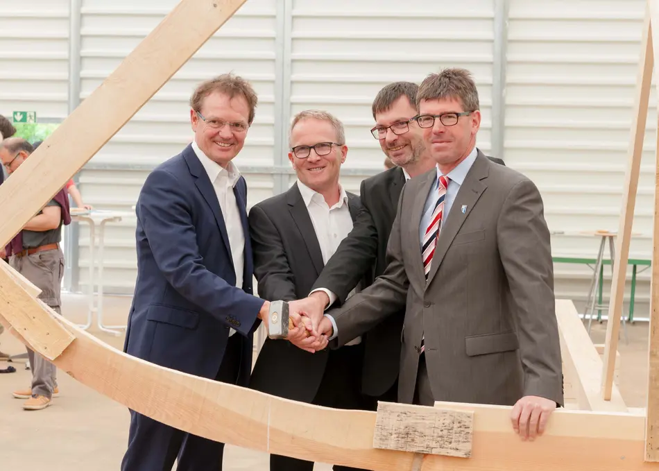 Kiellegung in der Bauhalle am Campus der Universität