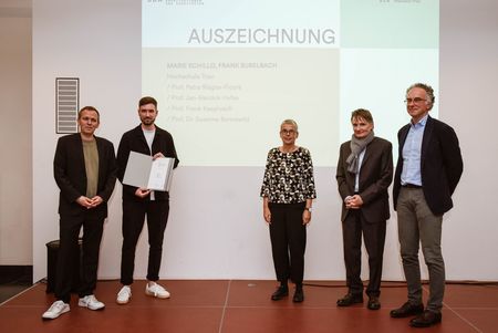 Preis an Frank Burrelbach (2.v.l) und Marie Schillo Bild: Angelika Walz