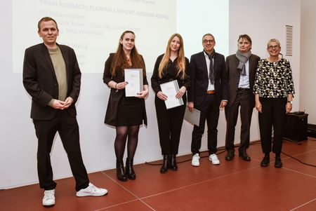 Anerkennung an Tina Schmitt (2.v.l) Bild: Olga Kraft