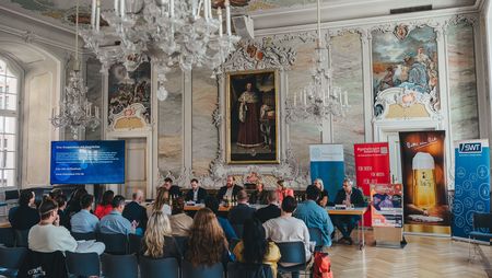 City Campus trifft Illuminale 2025: Wissenschaft und Lichtkunst im Herzen von Trier