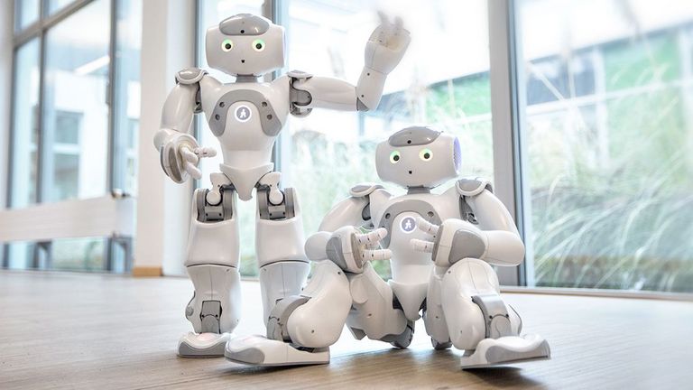 zwei Roboter in Interaktion