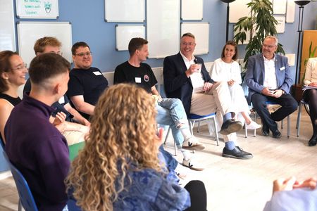 Starkes Engagement – Starkes Land: Ministerpräsident Schweitzer macht Halt am Umwelt-Campus Birkenfeld
